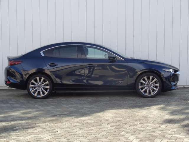 ＭＡＺＤＡ３セダン １．８　ＸＤプロアクティブ　ディーゼルターボ　ＭＡＺＤＡ３　セダン　衝突軽減システム　パーキングセンサー　フルセグ　レーダークルーズ　禁煙車　Ｂカメラ　ＬＥＤ　ｉ－ｓｔｏｐ　スマートキー　スマートブレーキサポート　パノラマモニター　ワンオーナー（3枚目）