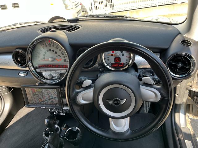 クーパーＳ　後期型ターボ車　Ｒ５６　Ｆ６速オートマ　カロッツェリア・ナビＴＶ　ＥＴＣ　Ｆドライブレコーダー　パドルシフト　リアスポイラー　ＴＥＩＮ車高調　１６インチアルミ　キセノンライト(27枚目)