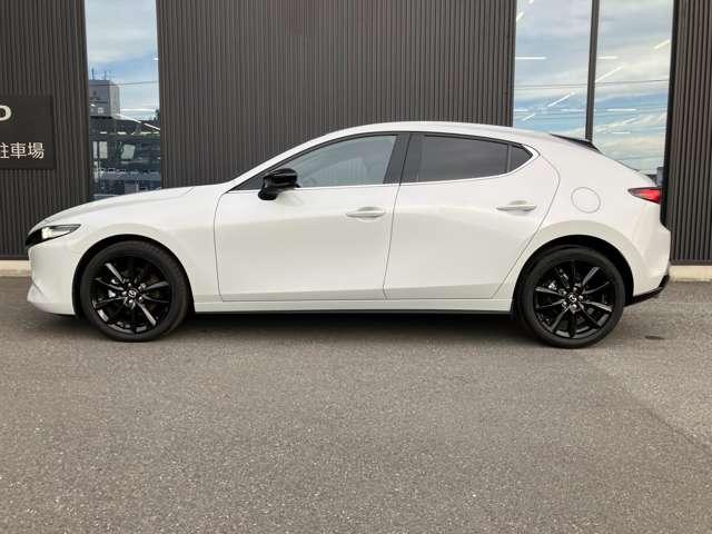MAZDA3ファストバック 2.0 20S ブラックトーンエディション 全方位モニター 追従型クルコン ETC ナビ LEDヘッド 衝突被害軽減ブレーキ 地デジ メモリーナビ スマートキー 横滑り防止装置 オートマチックハイビーム アルミホイール クリアランスソナー(3枚目)