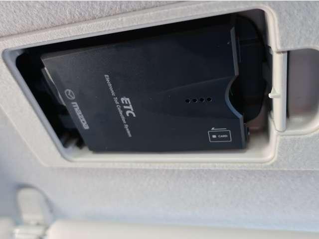 プレマシー ２．０　２０Ｓ　スカイアクティブ　両側パワースライドドア　キーレスエントリー　ナビＴＶ　ＩＳＴＯＰ　アドバンスドキー　ＡＣ　横滑り防止　パワーウィンドウ　３列シート　ＡＢＳ　エアバック　ＥＴＣ車載器　メモリーナビ　パワーステアリング（14枚目）