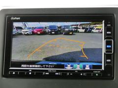 リアカメラが装備されているので、バックにギアを入れればカーナビの画面に映像が連動します。駐車が苦手な方でもガイドラインで安心駐車。 4