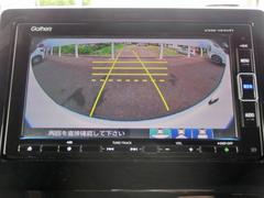 リアカメラが装備されているので、バックにギアを入れればカーナビの画面に映像が連動します。駐車が苦手な方でもガイドラインで安心駐車。 3
