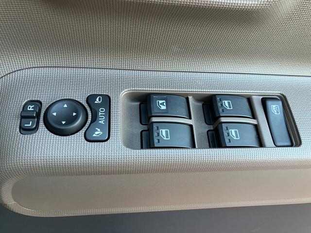 ムーヴキャンバス セオリーG 7インチナビ パノラマモニター フルセグ 保証1年間・距離無制限付き オートエアコン 電動パーキングブレーキ オートブレーキホールド機能 シートヒーター ホッとカップホルダー 置き楽ボックス ナビ連動前後方ドラレコ キーフリー(12枚目)