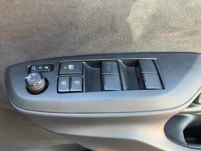 ヤリスクロス ハイブリッドZ ナビ 全周囲カメラ ETC2.0 保証1年間・距離無制限付き シートヒーター ステアリングヒーター ACC BSM 前後コーナーセンサー 電動パーキングブレーキ オートブレーキホールド機能 AC100V電源 ン転籍電動シート(13枚目)