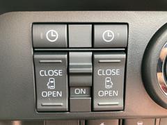 両側スライドドアは電動となっており、ドアハンドルを引くと自動で開閉しますが、運転席横のスイッチでも開閉させることができます。 5