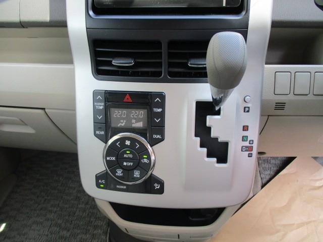 X ワンオーナー HDDナビ HIDヘッドライト 8人乗り 走行距離56000km(10枚目)