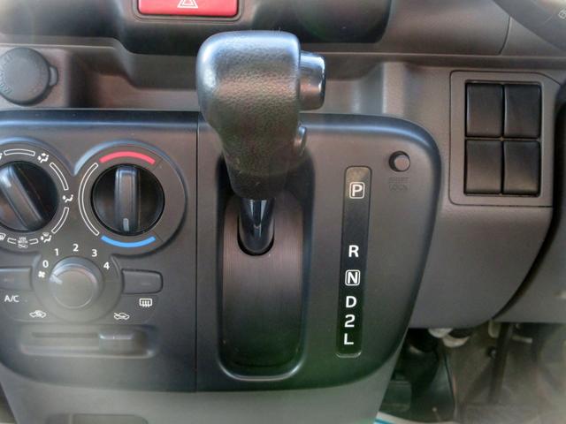 スクラム ＰＣスペシャル　ハイルーフ　４ＡＴ　デュアルカメラブレーキ　アクセル踏み間違い防止装置　障害物センサー　キーレス　パワーウィンドウ　オーバーヘッドコンソール　後席フルフラットシート　タイミングチェーン式エンジン（21枚目）