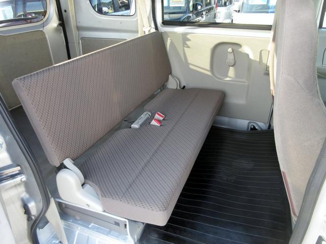 スクラム ＰＣスペシャル　ハイルーフ　４ＡＴ　デュアルカメラブレーキ　アクセル踏み間違い防止装置　障害物センサー　キーレス　パワーウィンドウ　オーバーヘッドコンソール　後席フルフラットシート　タイミングチェーン式エンジン（27枚目）