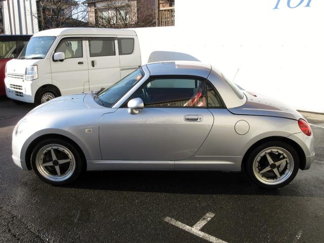 コペン アクティブトップ　ターボ　５ＭＴ　修復歴無し　電動ルーフ開閉　ＥＴＣ　赤革シート　シートヒーター　ＨＩＤヘッドライト　フォグライト　社外アルミ　ｍｏｍｏステ　キーレス　電動ミラー（9枚目）