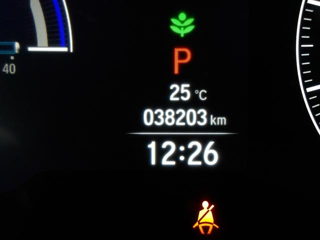 オデッセイハイブリッド ｅ：ＨＥＶアブソルート・ＥＸ　弊社下取ワンオーナー車　ギャザズメモリーナビ　マルチビューカメラシステム　ＵＳＢ＆ＨＤＭＩジャック　両側パワースライドドア　シートヒーター　本革シート（10枚目）