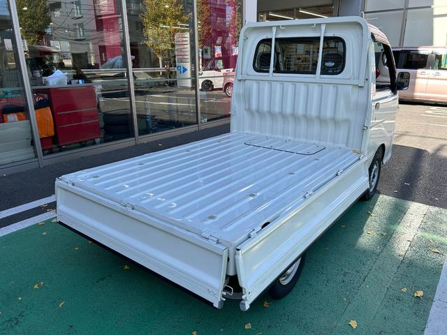 ハイゼットトラック エアコン・パワステ　スペシャル　純正ラジオ　バイザー　純正ラジオ、サイドバイザー、ラバーマット、マニュアルエアコン、（7枚目）