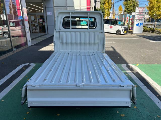 ハイゼットトラック エアコン・パワステ　スペシャル　純正ラジオ　バイザー　純正ラジオ、サイドバイザー、ラバーマット、マニュアルエアコン、（9枚目）