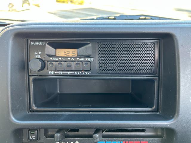 ハイゼットトラック エアコン・パワステ　スペシャル　純正ラジオ　バイザー　純正ラジオ、サイドバイザー、ラバーマット、マニュアルエアコン、（18枚目）