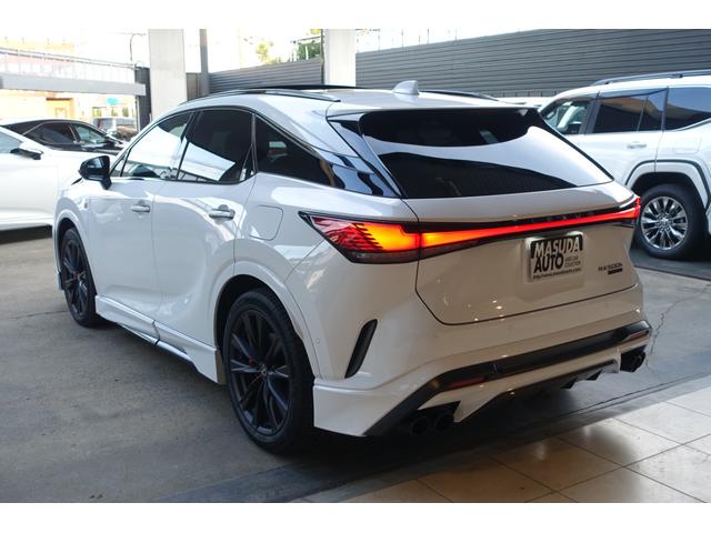 ＲＸ ＲＸ５００ｈ　Ｆスポーツパフォーマンス　マクレビ　パノラマＲ　ＴＲＤエアロ＆マフラー　オレンジキャリパー　置くだけ充電　デジタルＭ　パノラミックＭ　ＡＣ１００Ｖ１５００Ｗ　ステリングＨ　２列目エアーシート＆オート格納　Ｐバックドア　ＥＴＣ（6枚目）