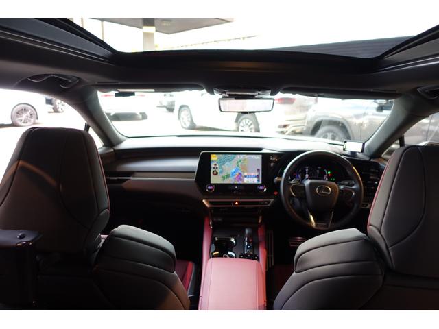 ＲＸ ＲＸ５００ｈ　Ｆスポーツパフォーマンス　マクレビ　パノラマＲ　ＴＲＤエアロ＆マフラー　オレンジキャリパー　置くだけ充電　デジタルＭ　パノラミックＭ　ＡＣ１００Ｖ１５００Ｗ　ステリングＨ　２列目エアーシート＆オート格納　Ｐバックドア　ＥＴＣ（9枚目）