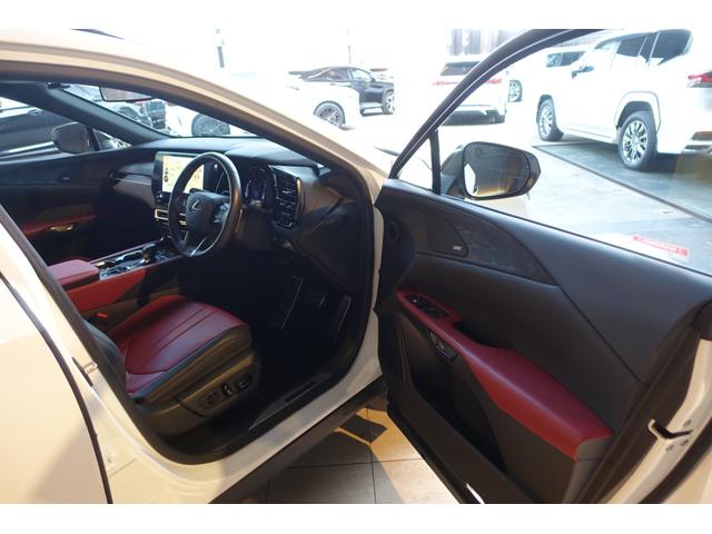 ＲＸ ＲＸ５００ｈ　Ｆスポーツパフォーマンス　マクレビ　パノラマＲ　ＴＲＤエアロ＆マフラー　オレンジキャリパー　置くだけ充電　デジタルＭ　パノラミックＭ　ＡＣ１００Ｖ１５００Ｗ　ステリングＨ　２列目エアーシート＆オート格納　Ｐバックドア　ＥＴＣ（40枚目）