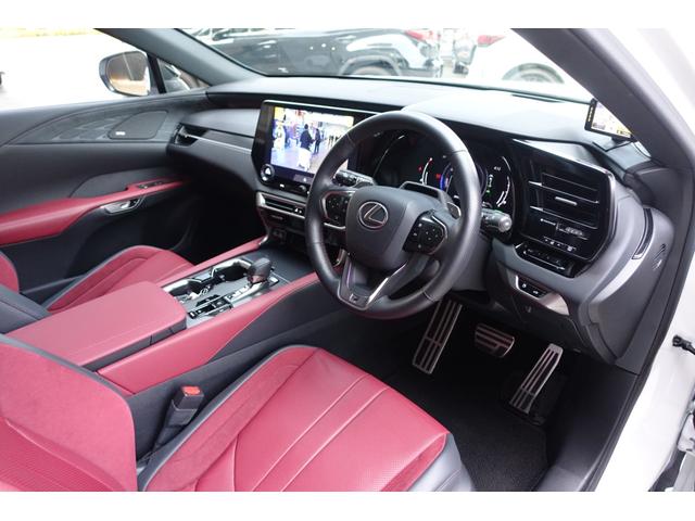 ＲＸ ＲＸ５００ｈ　Ｆスポーツパフォーマンス　マクレビ　パノラマＲ　ＴＲＤエアロ＆マフラー　オレンジキャリパー　置くだけ充電　デジタルＭ　パノラミックＭ　ＡＣ１００Ｖ１５００Ｗ　ステリングＨ　２列目エアーシート＆オート格納　Ｐバックドア　ＥＴＣ（42枚目）