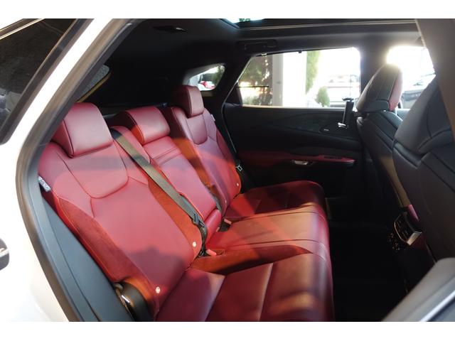 ＲＸ ＲＸ５００ｈ　Ｆスポーツパフォーマンス　マクレビ　パノラマＲ　ＴＲＤエアロ＆マフラー　オレンジキャリパー　置くだけ充電　デジタルＭ　パノラミックＭ　ＡＣ１００Ｖ１５００Ｗ　ステリングＨ　２列目エアーシート＆オート格納　Ｐバックドア　ＥＴＣ（45枚目）