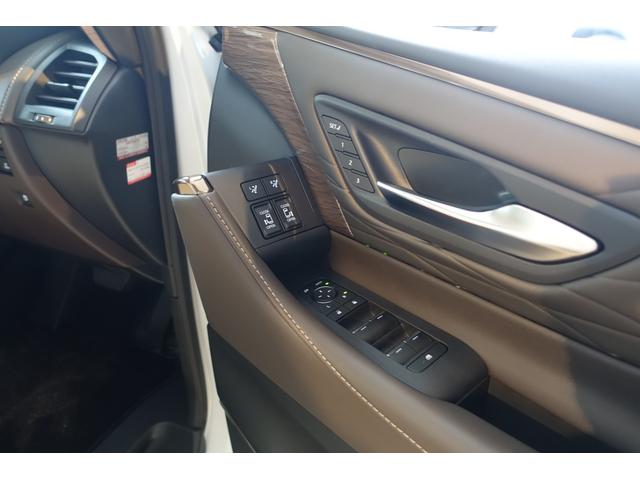 アルファードハイブリッド エグゼクティブラウンジ　リアシートエンターテイメント＆ＪＢＬサウンド　トヨタチームメイト　ベージュ革　ＯＰＤＶＤデッキ　ＯＰユニバーサルステップ　ＯＰ寒冷地仕様＆バックフォグランプ　ＯＰ１９ＡＷ　ＯＰガーニッシュ（34枚目）