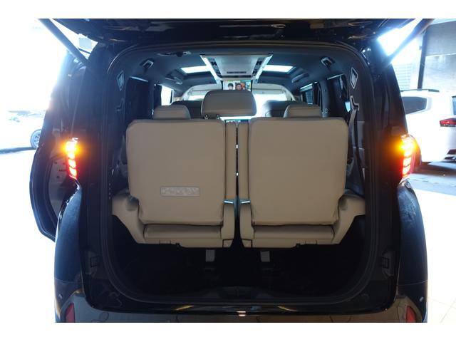 アルファードハイブリッド エグゼクティブラウンジ OPカーテン DVDデッキ JBL パノラミックM リアエンターテイメント AC100V1500W HDMI ETC2.0 SR トヨタチームメイト 置くだけ充電 3電ドア BSM(17枚目)