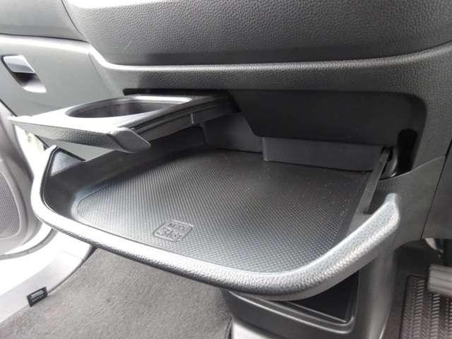 G SSパッケージII 追突軽減ブレーキ ナビ シートヒーター 禁煙車 フルセグ リアカメ ETC メモリーナビ シートヒーター 衝突軽減装置 HID クルコン スマートキー ナビTV ワンオーナー(15枚目)