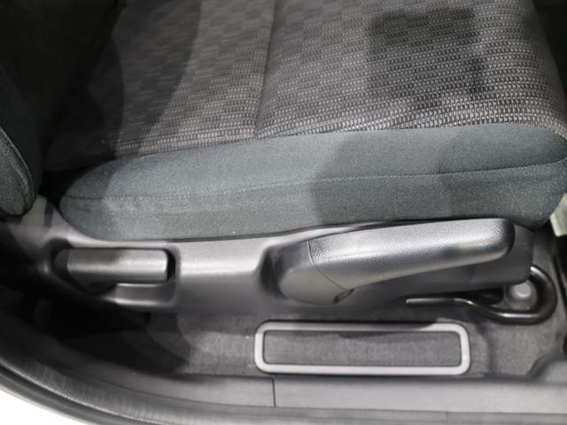 フィット 13G・Lパッケージ 禁煙車 スマートキー LEDヘッドライト LEDドアミラーウインカー 純正ナビ バックカメラ Bluetooth接続 ワンセグ ホンダスマートキー ETC VSA 盗難警報装置 1オ-ナ- Bカメ(24枚目)