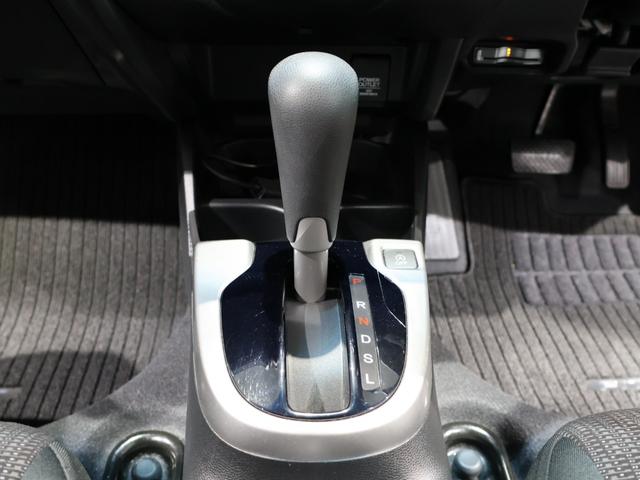フィット 13G・Lパッケージ 禁煙車 スマートキー LEDヘッドライト LEDドアミラーウインカー 純正ナビ バックカメラ Bluetooth接続 ワンセグ ホンダスマートキー ETC VSA 盗難警報装置 1オ-ナ- Bカメ(44枚目)