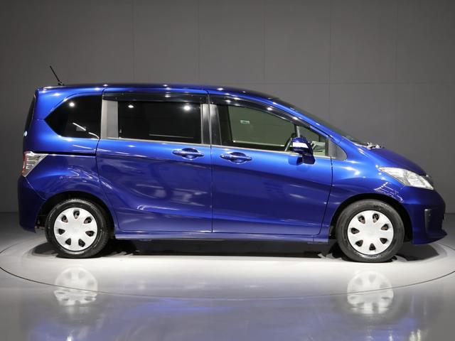 フリード Ｇジャストセレクション　禁煙車　ディスチャージヘッドライト　両側電動スライドドア　ホンダスマートキー　　イモビライザー　純正ナビ　バックカメラ　Ｂｌｕｅｔｏｏｔｈ接続　ワンセグ　　ＶＳＡ　ＥＴＣ　　ヒルスタート　Ｂモニター（14枚目）