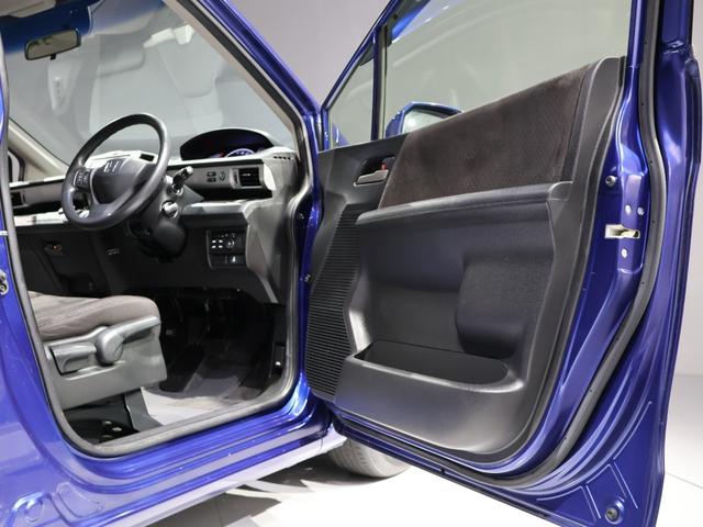 フリード Ｇジャストセレクション　禁煙車　ディスチャージヘッドライト　両側電動スライドドア　ホンダスマートキー　　イモビライザー　純正ナビ　バックカメラ　Ｂｌｕｅｔｏｏｔｈ接続　ワンセグ　　ＶＳＡ　ＥＴＣ　　ヒルスタート　Ｂモニター（18枚目）