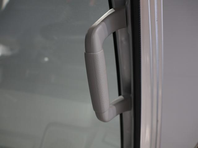 アクティトラック ＳＤＸ　禁煙車　オートマチック車両　ドアバイザ―　荷台ランプ　ＡＭ／ＦＭラジオ＋２スピーカパワーウインドウ　パワードアロック　電波式キーレスエントリー　ガードパイプ付鳥居　パワーステ　運転席エアバック　ＡＣ（33枚目）