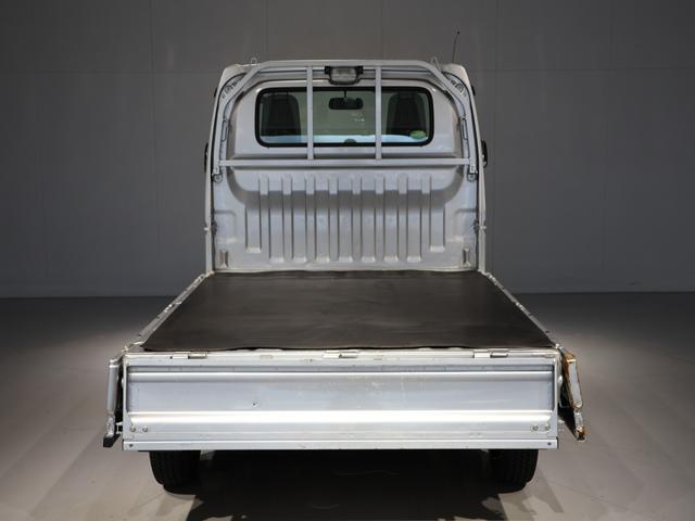 アクティトラック ＳＤＸ　禁煙車　オートマチック車両　ドアバイザ―　荷台ランプ　ＡＭ／ＦＭラジオ＋２スピーカパワーウインドウ　パワードアロック　電波式キーレスエントリー　ガードパイプ付鳥居　パワーステ　運転席エアバック　ＡＣ（57枚目）