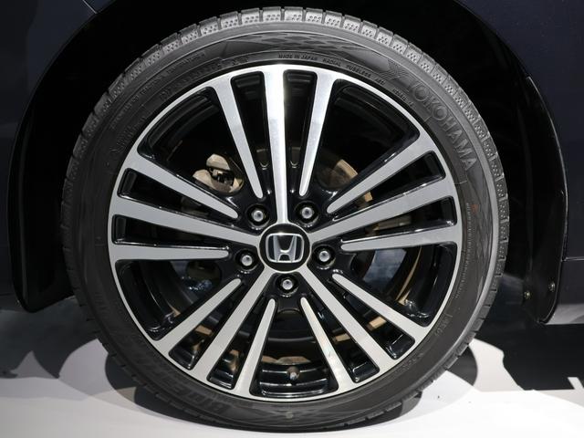 オデッセイ アブソルート　運転支援機能　衝突軽減ブレーキ　ＬＥＤヘッドライト　両側電動スライドドア　ＥＴＣ　　クルーズコントロール　社外ドラレコ　純正８インチナビ　バックカメラ　Ｂｌｕｅｔｏｏｔｈ接続　緊急ブレーキ　盗難防止（17枚目）