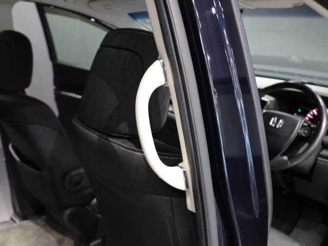 オデッセイ アブソルート　運転支援機能　衝突軽減ブレーキ　ＬＥＤヘッドライト　両側電動スライドドア　ＥＴＣ　　クルーズコントロール　社外ドラレコ　純正８インチナビ　バックカメラ　Ｂｌｕｅｔｏｏｔｈ接続　緊急ブレーキ　盗難防止（52枚目）