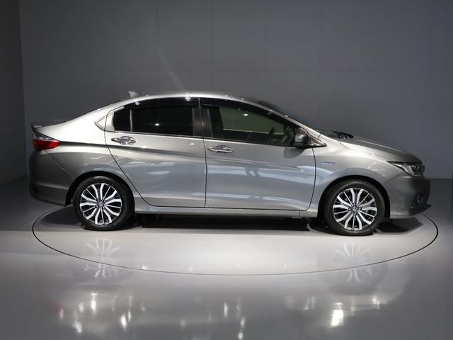 グレイス ハイブリッドＥＸ・ホンダセンシングブラックスタイル　禁煙車　運転支援機能　衝突軽減ブレーキ　ＬＥＤヘッドライト　ＬＥＤフォグライト　　　　　ＥＴＣ　純正８インチナビ　バックカメラ　Ｂｌｕｅｔｏｏｔｈ接続　オートライトコントロール　　ワンオーナー車（18枚目）