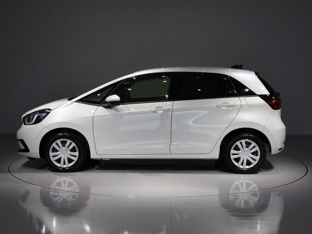 フィット ｅ：ＨＥＶホーム　運転支援機能　衝突軽減ブレーキ　禁煙車　ＬＥＤヘッドライト　前後ドラレコ　ＥＴＣ　　　純正ナビ　バックカメラ　Ｂｌｕｅｔｏｏｔｈ接続　ホンダコネクト　スマートキー　ワンオーナー車　前後誤発進抑制機能（7枚目）