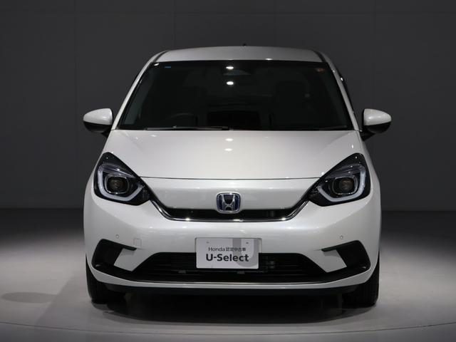 フィット ｅ：ＨＥＶホーム　運転支援機能　衝突軽減ブレーキ　禁煙車　ＬＥＤヘッドライト　前後ドラレコ　ＥＴＣ　　　純正ナビ　バックカメラ　Ｂｌｕｅｔｏｏｔｈ接続　ホンダコネクト　スマートキー　ワンオーナー車　前後誤発進抑制機能（9枚目）