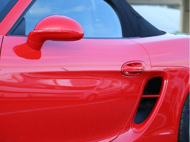 ボクスター ボクスター　スポクロ　スポステ　黒革　スポーツシャシー　ＰＤＬＳ　電格ミラー　２３年製ヨコハマタイヤ　純正ナビ　ＴＶ　Ｂカメラ　ＥＴＣ２．０　タイヤ空気圧モニタリング　アルミニウムルックロールオーバーバー（9枚目）