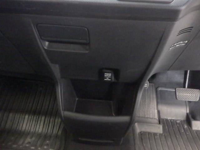 フリードスパイク Gジャストセレクション 禁煙車 ワンオーナー 左側パワスラ HID スマートキー イモビ CD ETC ドアバイザー セキュリティー フルフラットシート USB 横滑防止 AUTOエアコン パワーウィンドウ 運転席エアバック(6枚目)