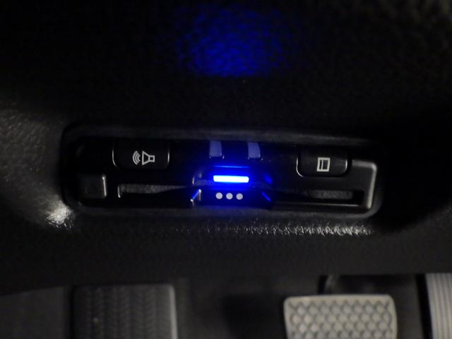 フィット e:HEVホーム 元当社試乗車 ブルートゥース 禁煙車 バックカメラ ドライブレコーダー ETC スマートキー LEDヘッドライト フルセグ 助手席エアバッグ 運転席エアバッグ 1オナ アイドリングストップ ABS(4枚目)
