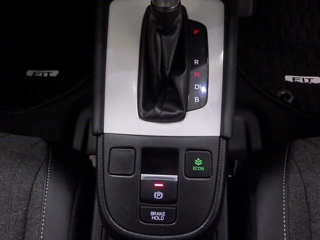 フィット e:HEVホーム 元当社試乗車 ブルートゥース 禁煙車 バックカメラ ドライブレコーダー ETC スマートキー LEDヘッドライト フルセグ 助手席エアバッグ 運転席エアバッグ 1オナ アイドリングストップ ABS(13枚目)