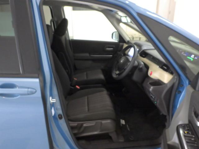 フリードハイブリッド ハイブリッド・Gホンダセンシング 禁煙車 9inナビ Rカメラ 社外アルミ 両側パワスラ LED クルコン VSA 軽減ブレーキ キーフリーシステム 記録簿 DVD再生可能 ECON 後カメラ Aクルーズ 地デジフルセグTV 横滑防止(16枚目)