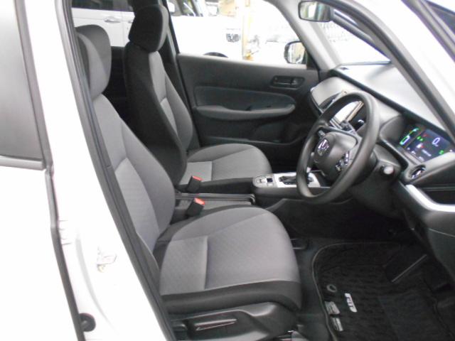 フィット e:HEVベーシック 弊社デモカー 禁煙 純正ギャザスメモリーナビ LED リアカメラ ホンダセンシング 6エアバック USB端子 アイドルストップ 衝突被害軽減ブレーキ クルーズコントロール ABS カーテンエアバッグ(18枚目)