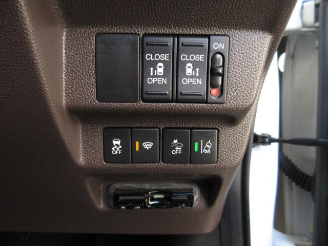 フリード モデューロＸホンダセンシング　禁煙車　９ｉｎナビ　Ｒカメラ　１５ＡＷ　専用エアロ　両側パワスラ　ドラレコ　ＬＥＤ　クルコン　１オーナー　１オナ　後カメラ　イモビ　オートクルーズ　記録簿　スマキー　ＤＶＤ再生　サイドエアバッグ　ＰＳ（6枚目）