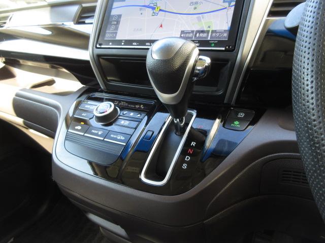 フリード モデューロＸホンダセンシング　禁煙車　９ｉｎナビ　Ｒカメラ　１５ＡＷ　専用エアロ　両側パワスラ　ドラレコ　ＬＥＤ　クルコン　１オーナー　１オナ　後カメラ　イモビ　オートクルーズ　記録簿　スマキー　ＤＶＤ再生　サイドエアバッグ　ＰＳ（12枚目）