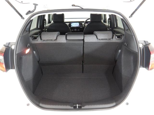 フィット ホーム　禁煙車　弊社デモカー　９ｉｎＨコネクト対応ナビ　Ｒカメラ　ブルートゥース　ＣＤ録音　ＬＥＤ　ドラレコ　クルコン　ＶＳＡ　記録簿　衝突軽減　リアカメラ　ソナー　ＵＳＢ接続　ＡＡＣ　横滑り防止機能　ＤＶＤ（17枚目）