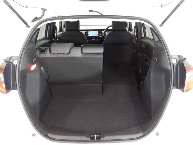 フィット ホーム　禁煙車　弊社デモカー　９ｉｎＨコネクト対応ナビ　Ｒカメラ　ブルートゥース　ＣＤ録音　ＬＥＤ　ドラレコ　クルコン　ＶＳＡ　記録簿　衝突軽減　リアカメラ　ソナー　ＵＳＢ接続　ＡＡＣ　横滑り防止機能　ＤＶＤ（18枚目）