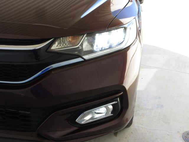 フィットハイブリッド Ｌホンダセンシング　ホンダセンシング　６エアバック　ＬＥＤ　スマートキー　ドアバイザー　ワンオーナー　禁煙車　ナビ　Ｒカメラ　フルセグ　ブルートゥース　サウンドコンテナー　フルセグ　ＥＴＣ　ＤＶＤ　ＣＤ　ドアバイザー（21枚目）