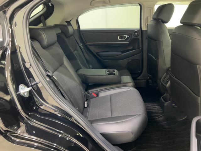 ヴェゼル ｅ：ＨＥＶＺ　衝突回避支援ブレーキ機能　１オナ　スマキ　フルオートエアコン　Ｄレコ　エアバッグ　両席エアバック　Ｒカメ　記録簿付　パワーウィンドウ　ＬＥＤランプ　クルーズＣ　ナビ＆ＴＶ　シートヒータ（9枚目）