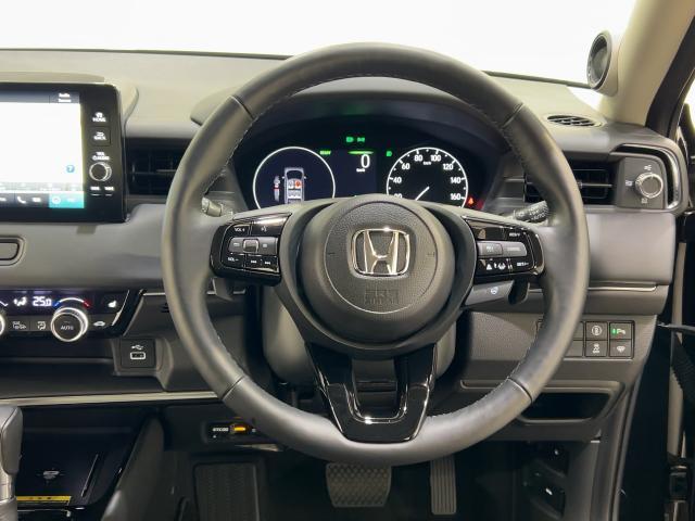 ヴェゼル ｅ：ＨＥＶＺ　衝突回避支援ブレーキ機能　１オナ　スマキ　フルオートエアコン　Ｄレコ　エアバッグ　両席エアバック　Ｒカメ　記録簿付　パワーウィンドウ　ＬＥＤランプ　クルーズＣ　ナビ＆ＴＶ　シートヒータ（32枚目）