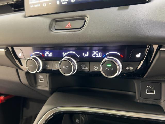 ヴェゼル ｅ：ＨＥＶＺ　衝突回避支援ブレーキ機能　１オナ　スマキ　フルオートエアコン　Ｄレコ　エアバッグ　両席エアバック　Ｒカメ　記録簿付　パワーウィンドウ　ＬＥＤランプ　クルーズＣ　ナビ＆ＴＶ　シートヒータ（40枚目）